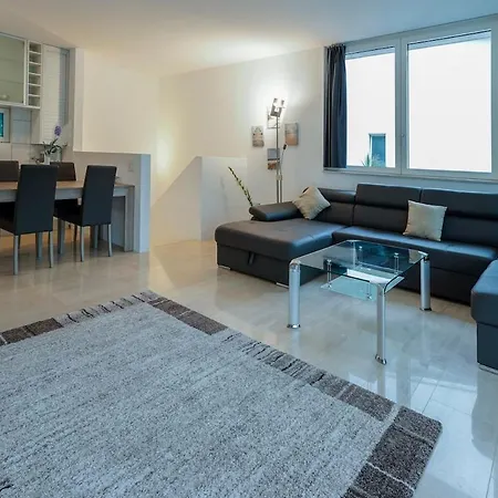 Holiday home The Glass House &