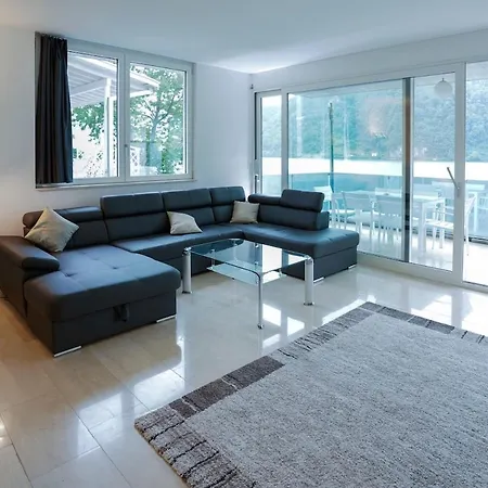 The Glass House & Holiday home