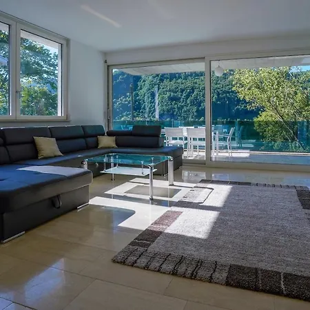 The Glass House & Holiday home *